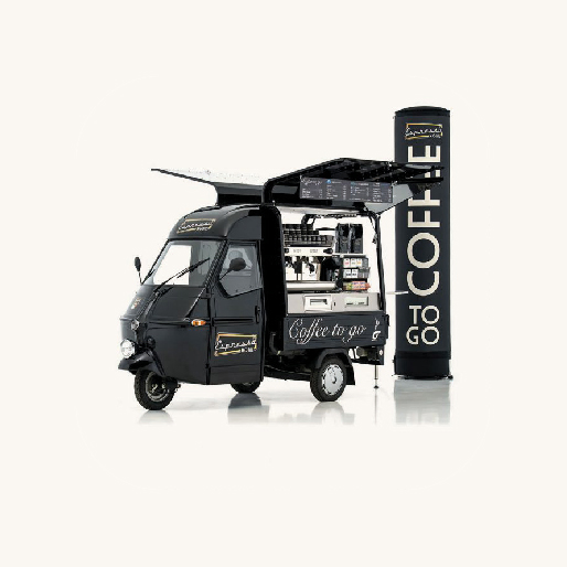 Echter schwarzer Espressomobil Piaggio Ape im Profil