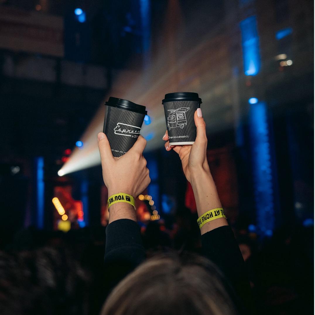 Echte Espressomobil-Cups bei Konzert-Event