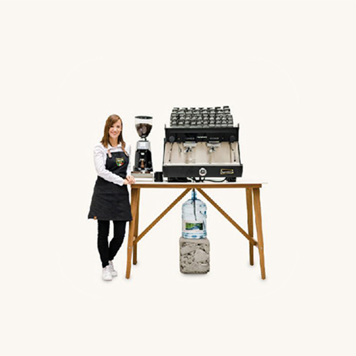 Echtes Espressomobil Stand-Alone-Setup mit Barista in Schürze (Original-Logo)