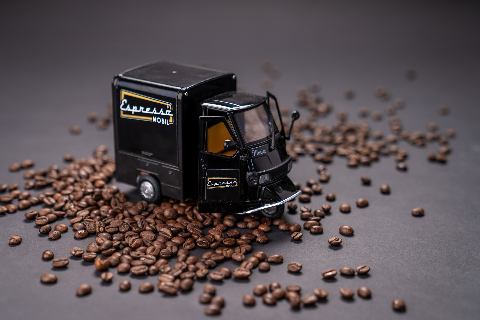 Espressomobil Studio Mini-Ape Modell auf Bohnen